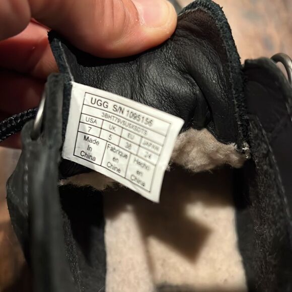 Heather Ugg pure wool lined waterproof lace up booties EUC size 7 black - Picture 4 of 7